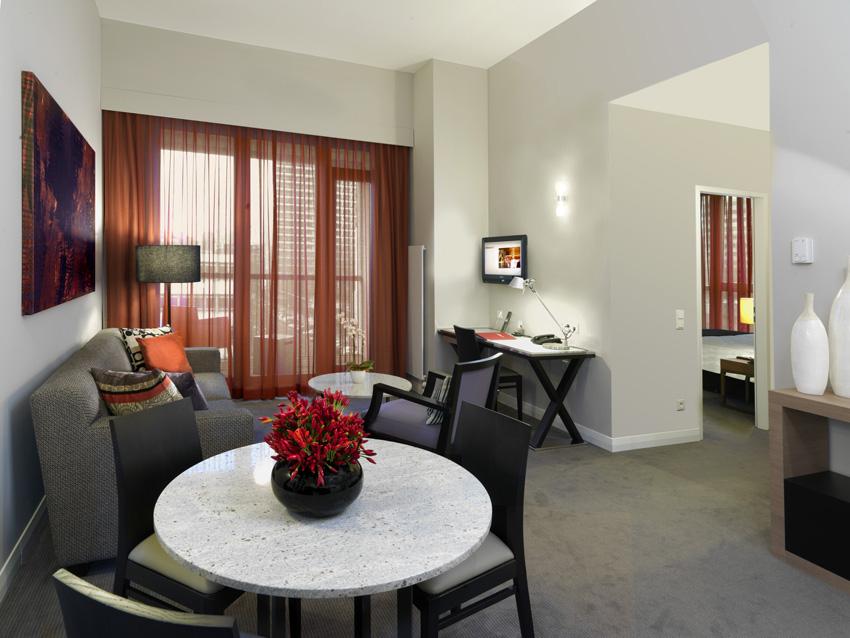 Adina Apartment Hotel Berlin Checkpoint Charlie Bagian luar foto