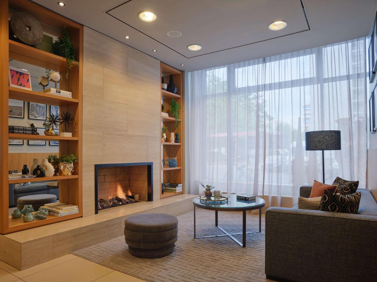 Adina Apartment Hotel Berlin Checkpoint Charlie Bagian luar foto
