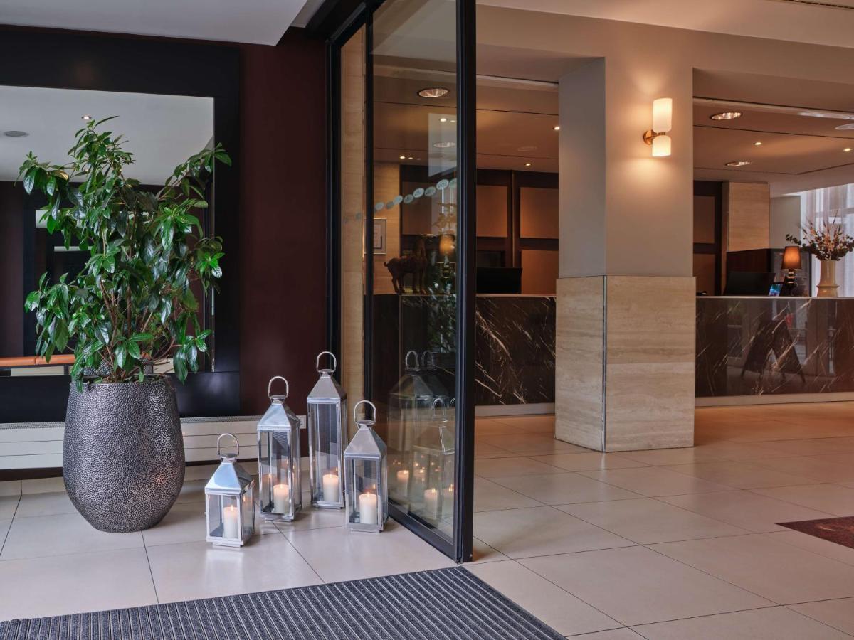 Adina Apartment Hotel Berlin Checkpoint Charlie Bagian luar foto