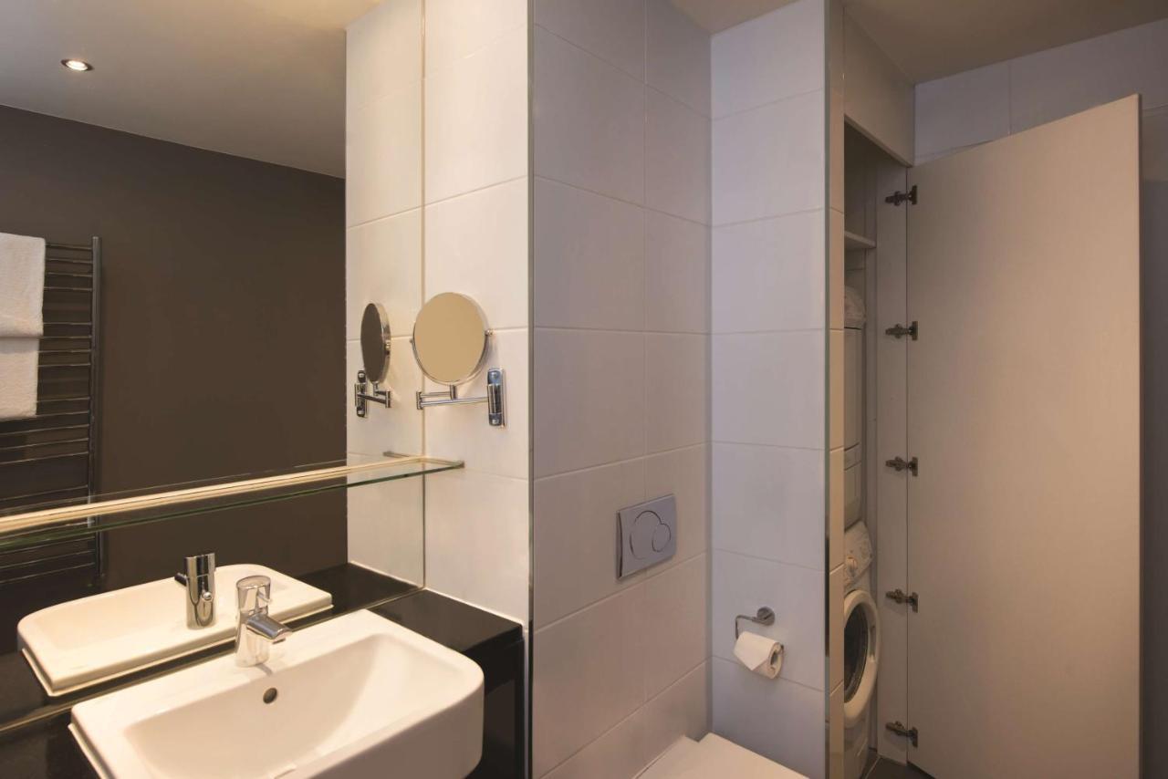 Adina Apartment Hotel Berlin Checkpoint Charlie Bagian luar foto