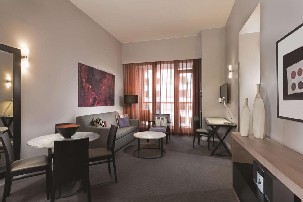 Adina Apartment Hotel Berlin Checkpoint Charlie Bagian luar foto