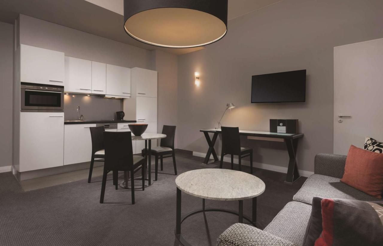 Adina Apartment Hotel Berlin Checkpoint Charlie Bagian luar foto