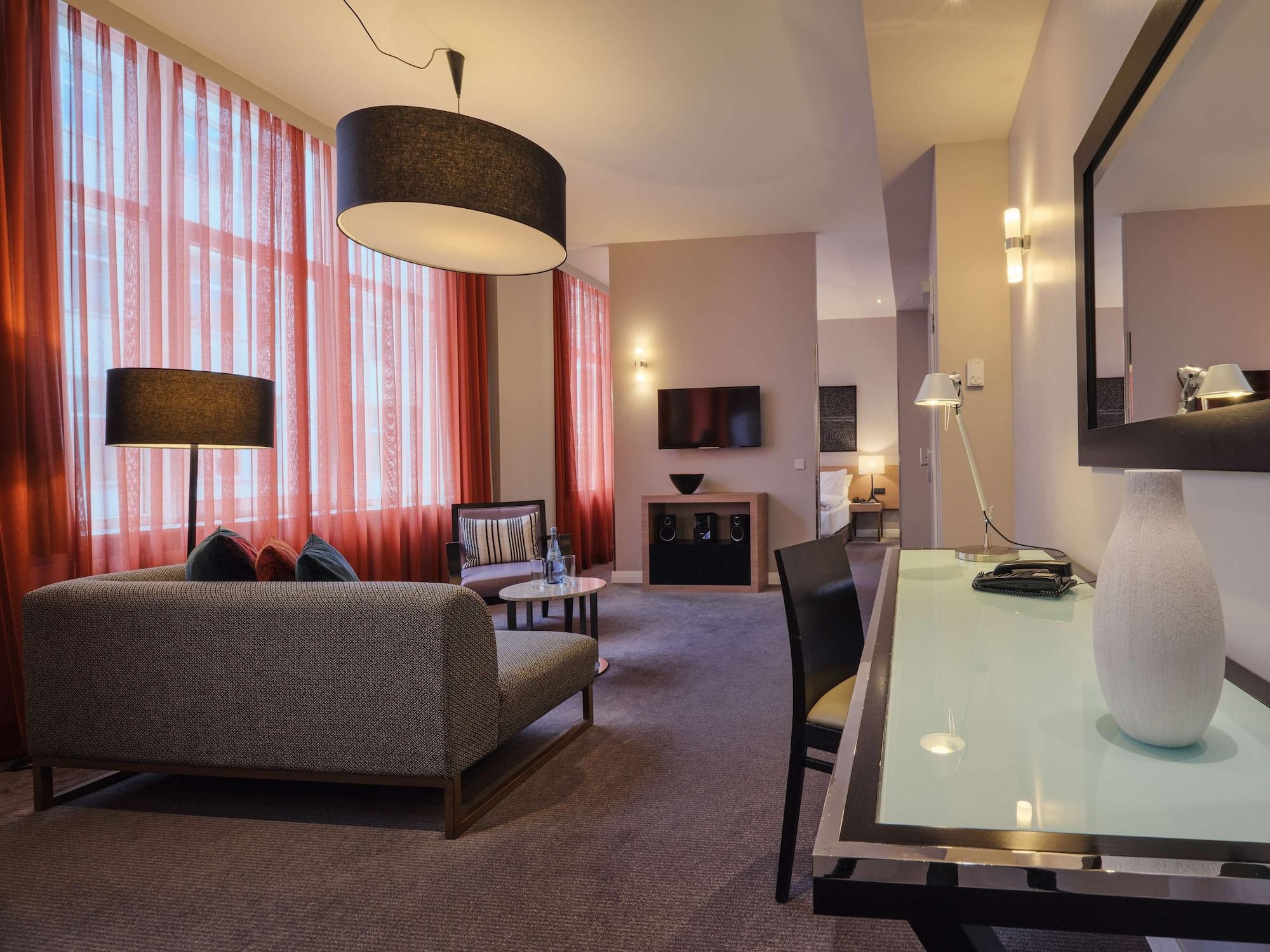 Adina Apartment Hotel Berlin Checkpoint Charlie Bagian luar foto