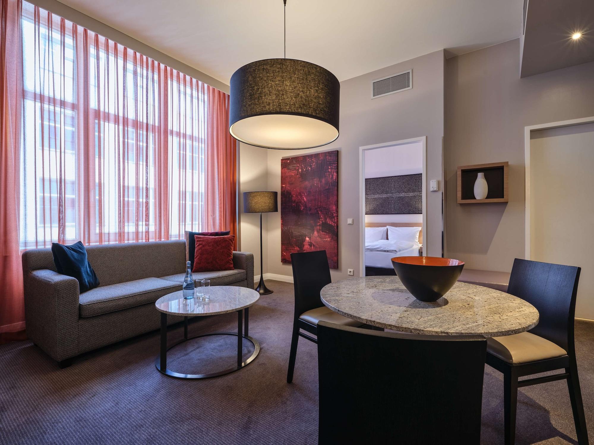 Adina Apartment Hotel Berlin Checkpoint Charlie Bagian luar foto