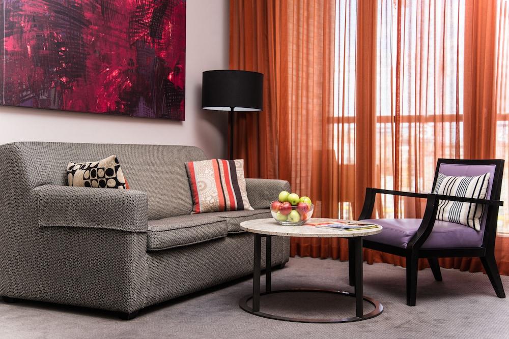 Adina Apartment Hotel Berlin Checkpoint Charlie Bagian luar foto
