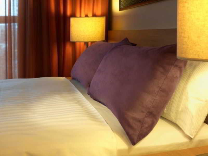 Adina Apartment Hotel Berlin Checkpoint Charlie Bagian luar foto