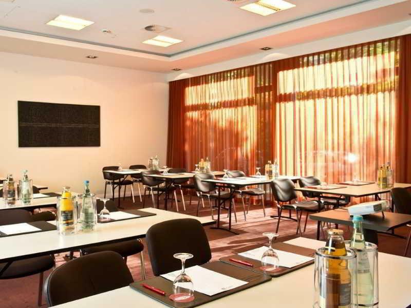 Adina Apartment Hotel Berlin Checkpoint Charlie Bagian luar foto