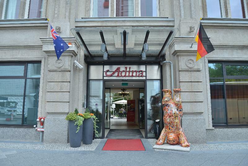 Adina Apartment Hotel Berlin Checkpoint Charlie Bagian luar foto
